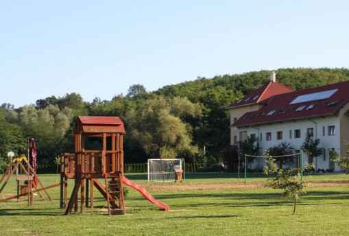   - Csicsergő Szabadidőközpont Nova